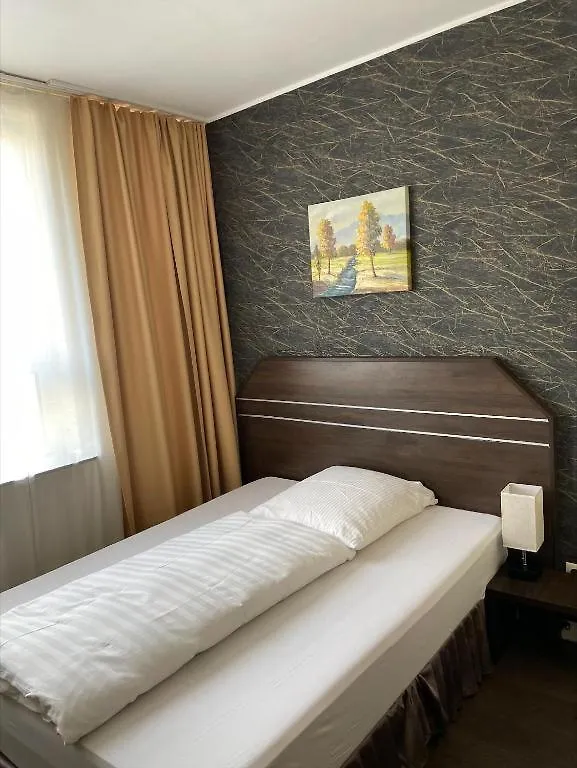 Airport Business Hotel Koeln 3*, Colonia