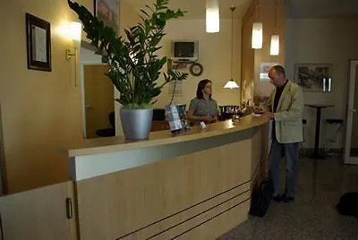 Airport BusinessHotel Köln 3*,